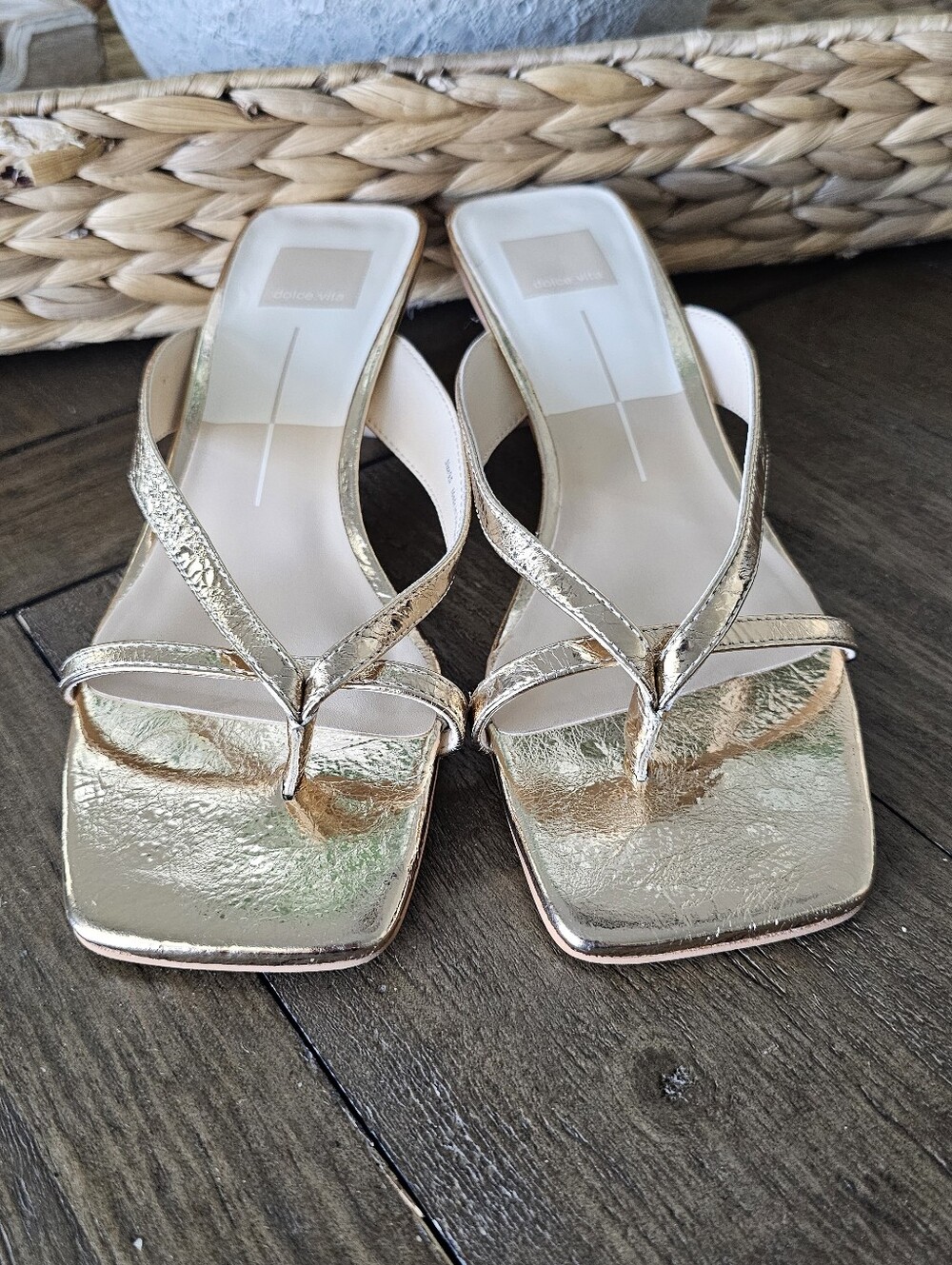 Dolce Vita Metallic Gold Thong Kitten Heel Sandals Shoes Women's Sz 9.5 NWOB